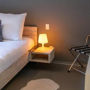 modern-bright-apt-2-bedroom-2-terraces-free-parking.brusselshotelsbook.com/